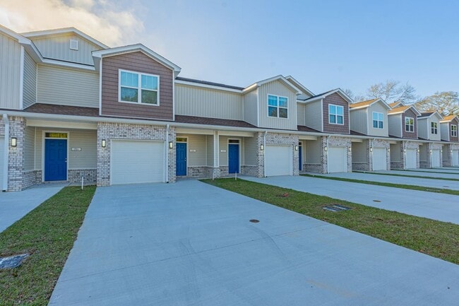 Building Photo - 814 Kenneth Dr