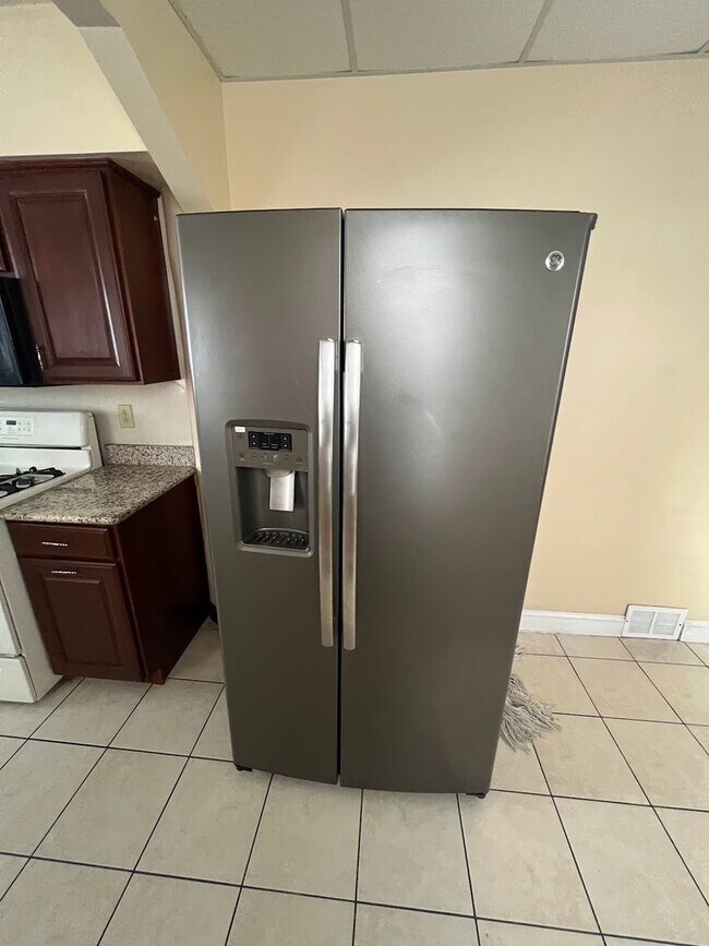 Photo - FOR RENT – West Reading