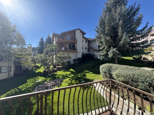 Photo - 1004 Uri Ln