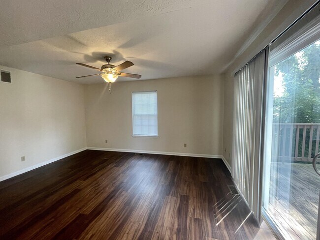 Photo - 230 E 20th St