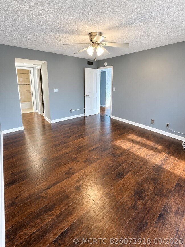 Photo - 2320 S Cypress Bend Dr Unit 401