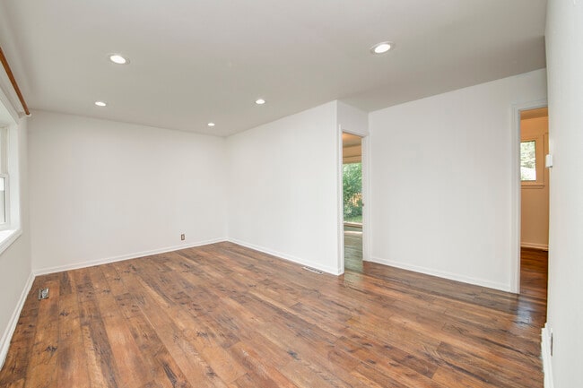 Photo - 112 Green Ln