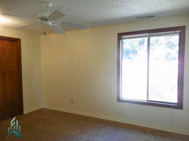 Photo - Charming 3 bedroom/1 bathroom Home