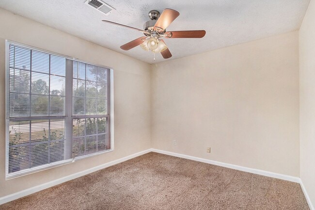 Photo - 4474 Thornwood Crescent