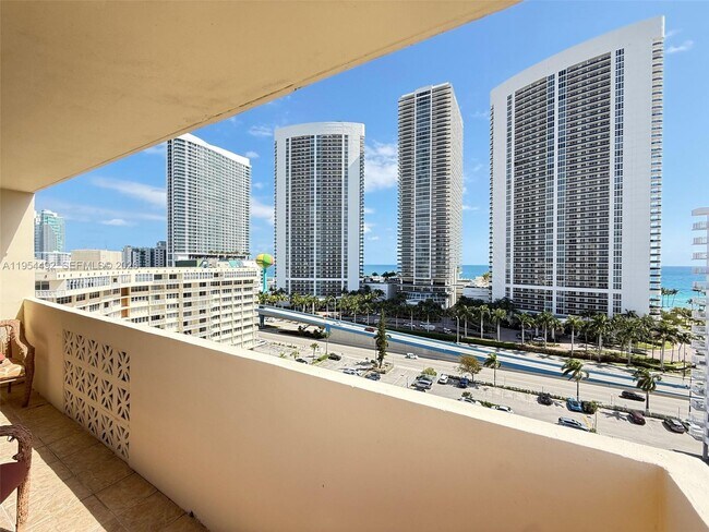 Photo - 1833 S Ocean Dr Unidad 1402