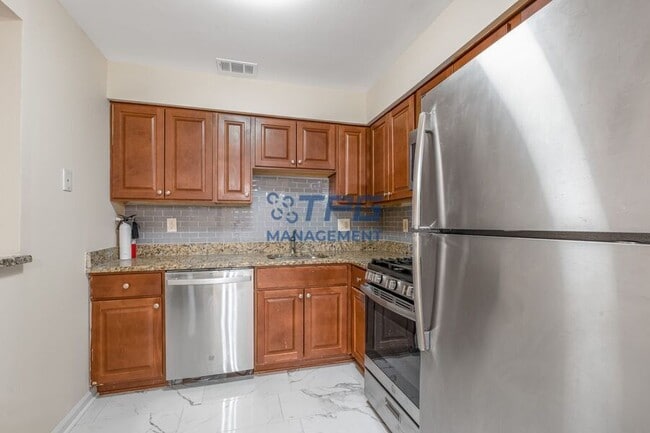 Photo - 414 Waterford Dr