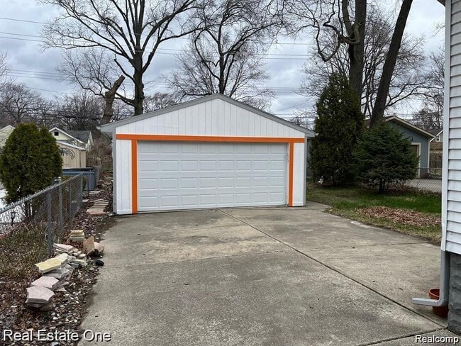 Photo - 371 E Oakridge Ave