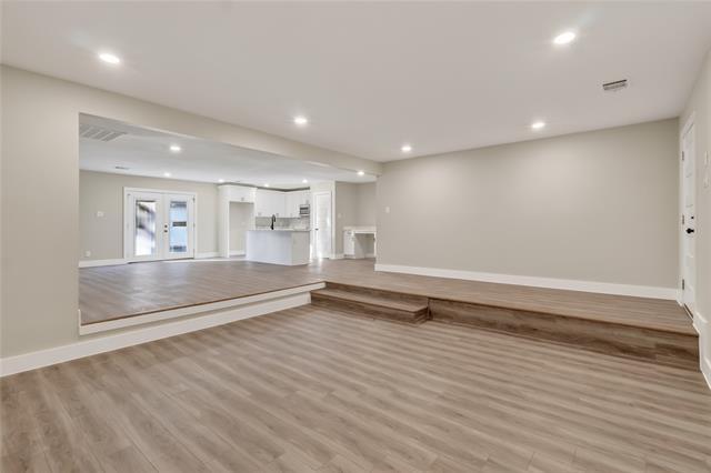 Photo - 209 W 9th St