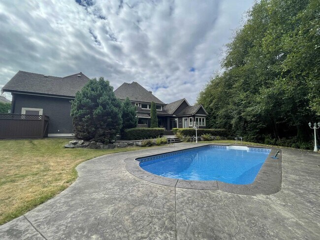 Photo - 16045-16030 30 Ave