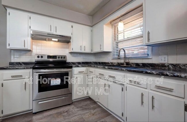 Photo - 2425 S Dollison Ave