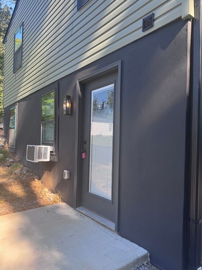 Building Photo - 23 Proctor Dr Unit 3 (studio)