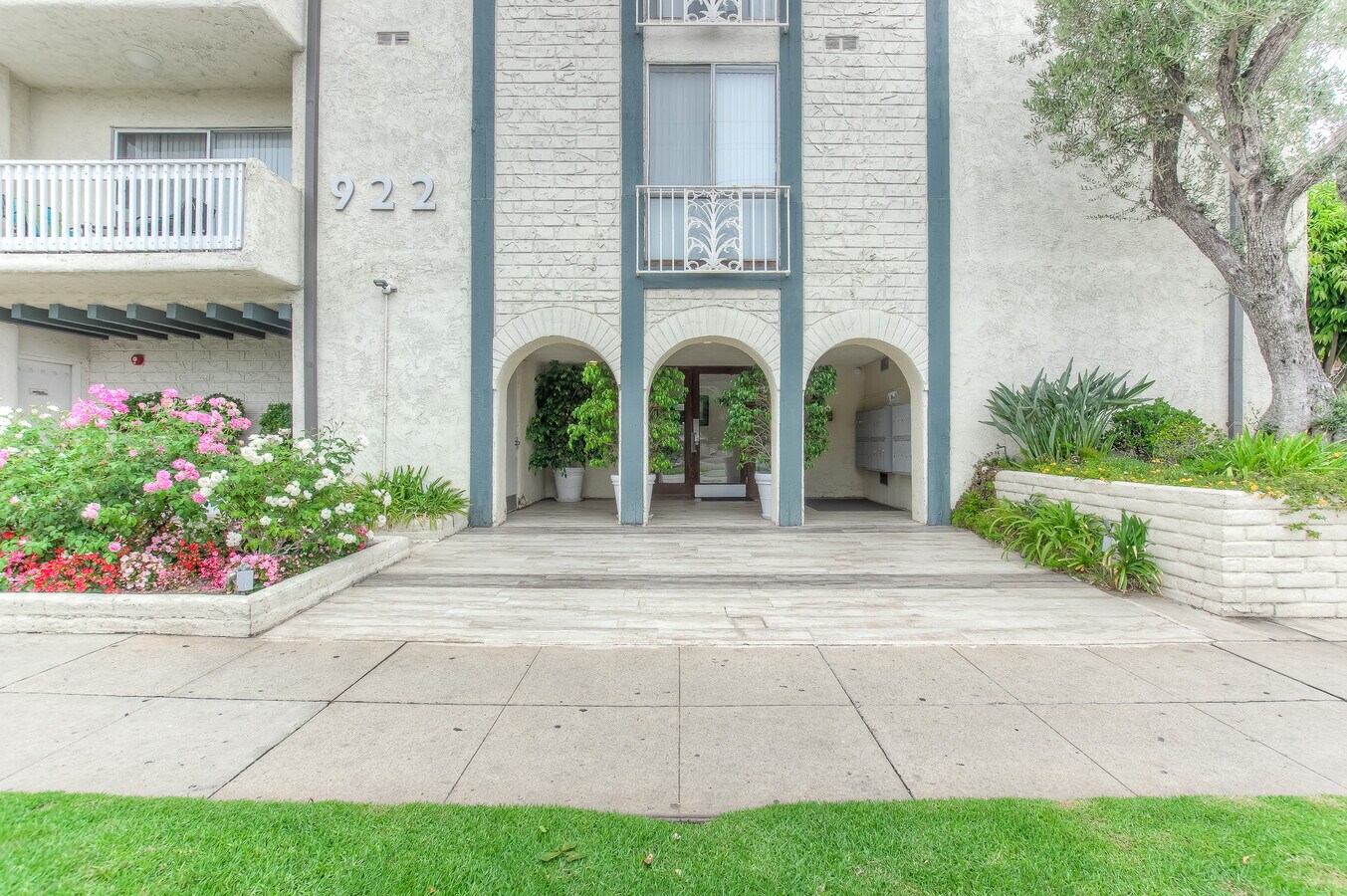 Photo - 922 S. Barrington