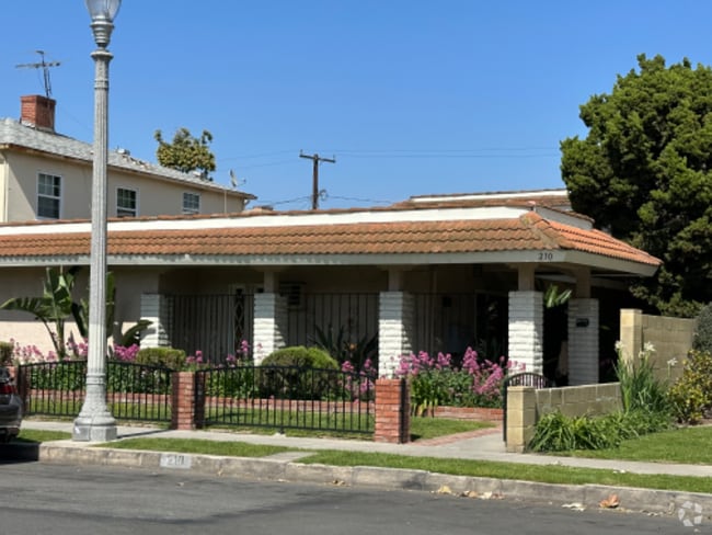 Building Photo - 210 S Illinois St Rental
