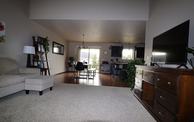 Photo - Large 3 Bedroom 2 Bath Townhouse style Duplex