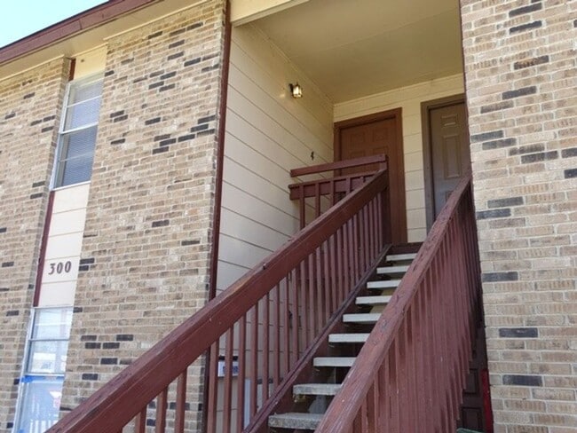 Photo - 300 Moursund Blvd