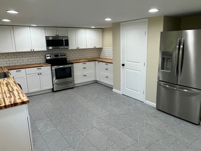 Kitchen - 805 S Frey St