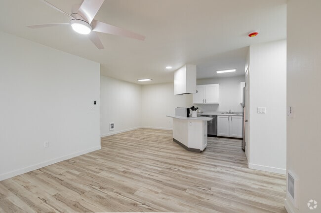 Interior Photo - West Main At The Park