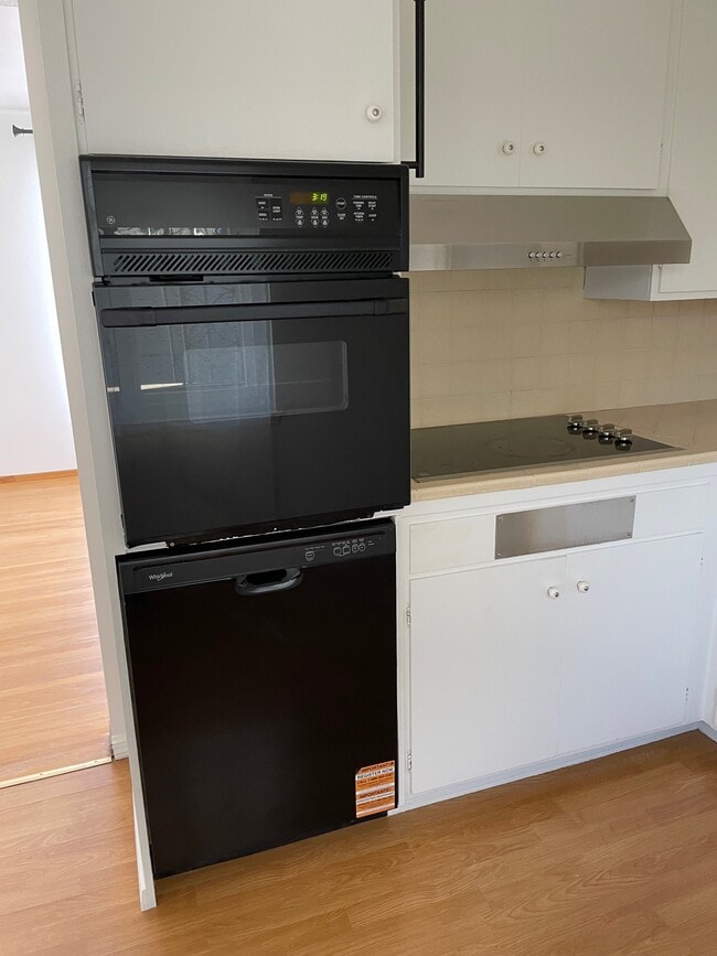 Building Photo - 300 Cortland Ave Unit 3