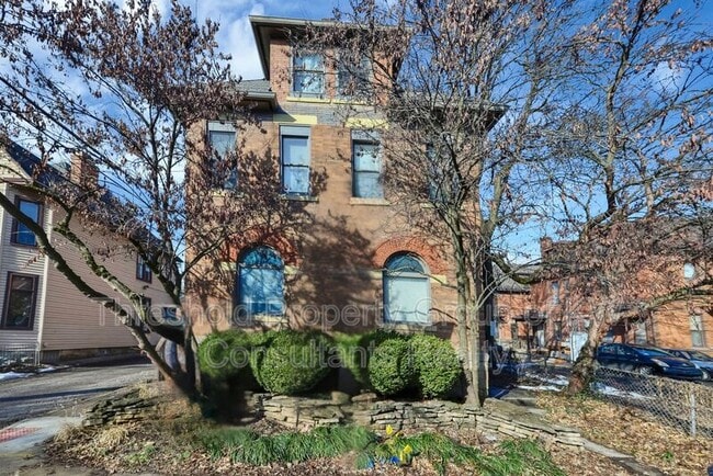 Building Photo - 1355-1357 Dennison Avenue Unit 1357 All