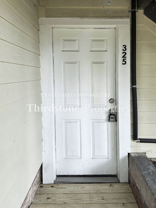 Photo - 325 7th St W
