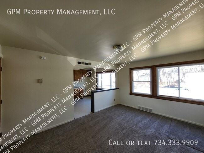 Photo - 32256 Oscoda Ct