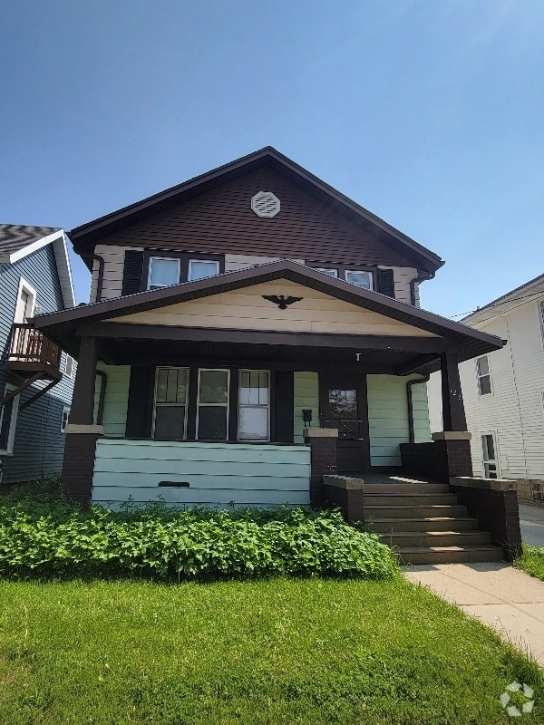 Building Photo - 123 E Mill St Rental