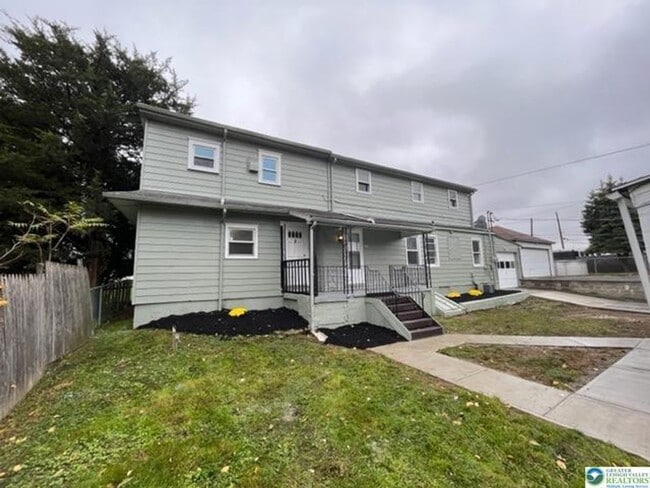 Building Photo - 1240 Pembroke Rd Unit 1