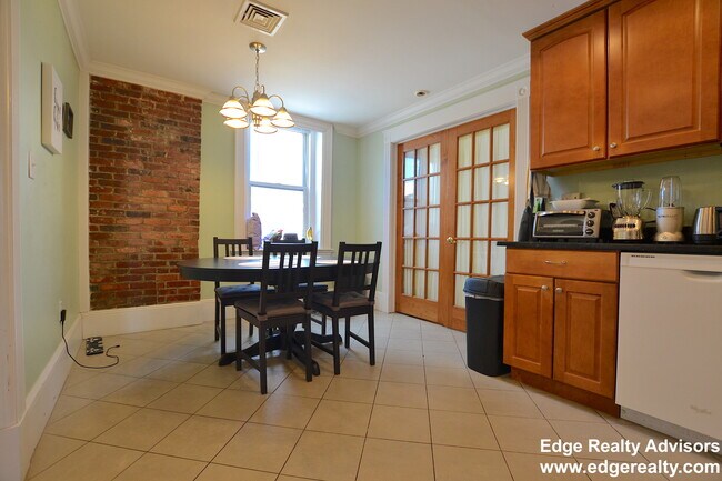 Photo - 18 Sutherland Rd Unit 1