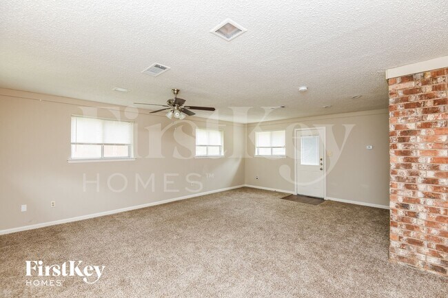 Photo - 2100 Cedar Ct