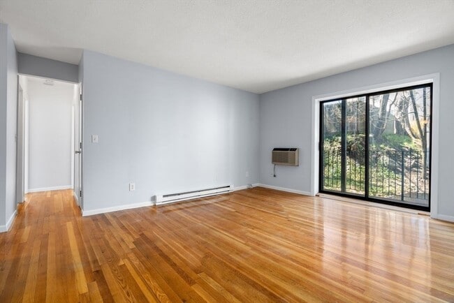 Building Photo - 22 Branchfield St Unit B4