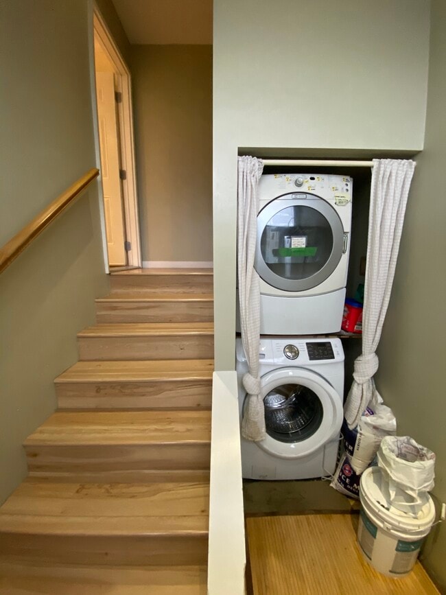 Photo - 142 42nd Av E