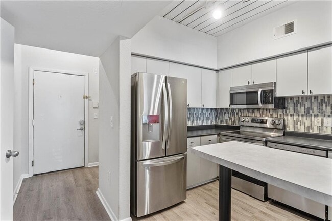 Photo - 2411 W Horatio St Unit 522