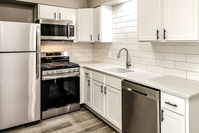 Photo - UPDATED 1-Bedroom Apartment at Gaslight Village! Unidad 38