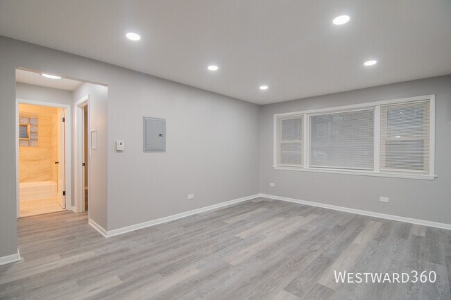 Photo - 3249 N Keeler-GW Unidad GW