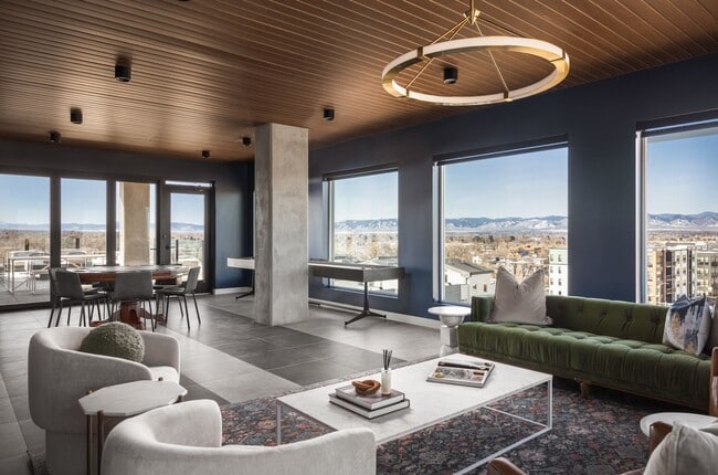 Photo - Noble Old Hampden