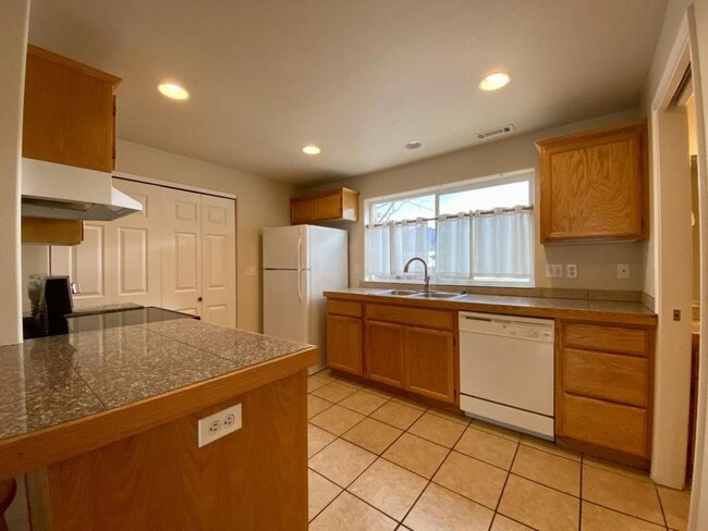 Photo - 1512 SE N St