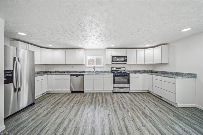 Photo - 162 12th St