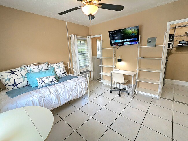 1736 Dewey St Unit A
