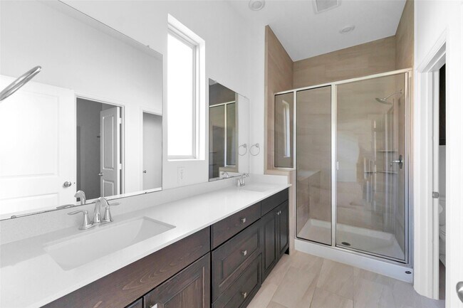 Photo - 1426 Northwood Blf Ln