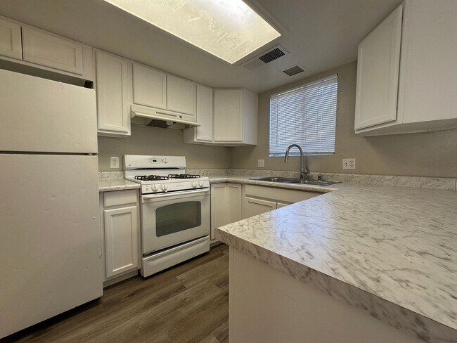 Photo - Spacious 2 Bed Townhome with Balcony, Washer/Dryer Included