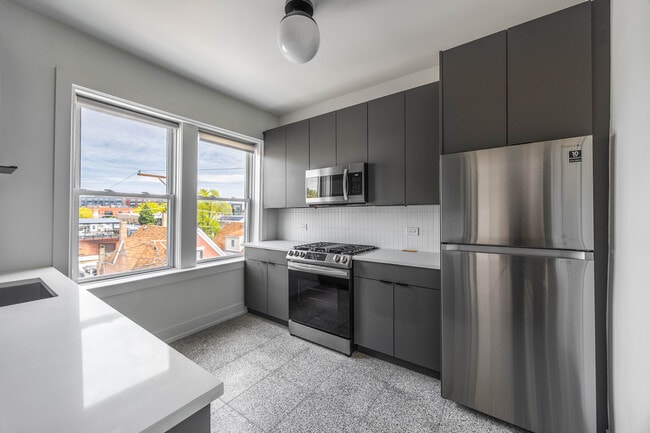 Photo - 3051 W Medill Ave Unidad 3A