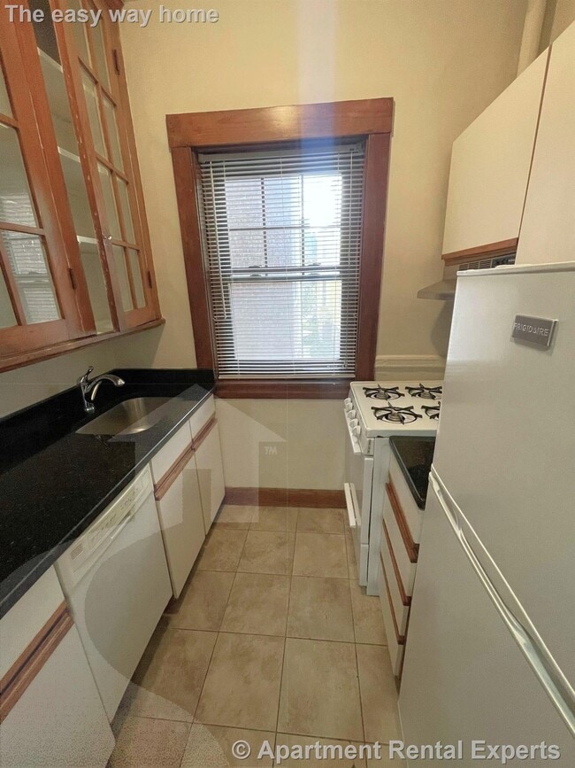 Photo - 5 Linnaean St Unidad #27