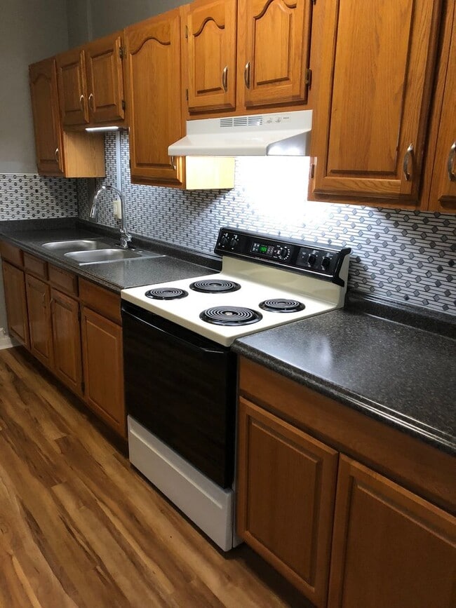 Building Photo - Old World Charm Lancaster City 3 bedroom 1... Rental