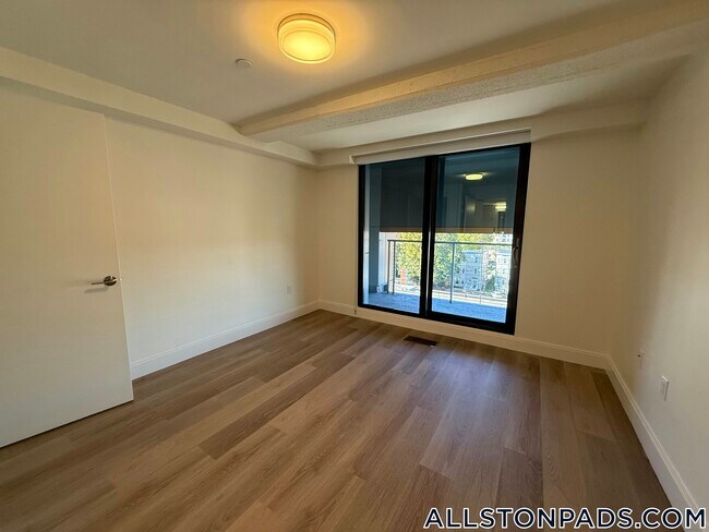 Photo - 1079 Commonwealth Ave Unidad 448