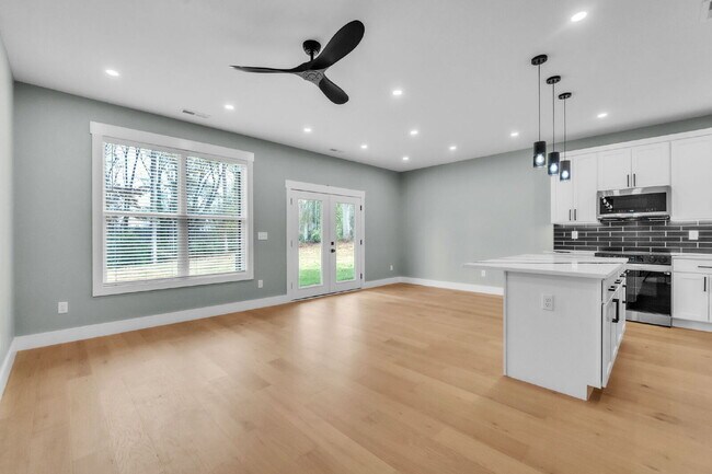 Photo - Updated 3-Bedroom, 2.5-Bathroom Townhome Gem in Landrum Unidad A