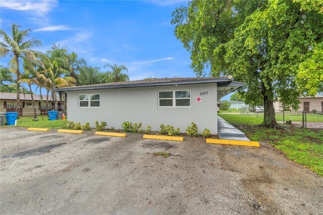 Photo - 5807 SW 27th St Unit 1