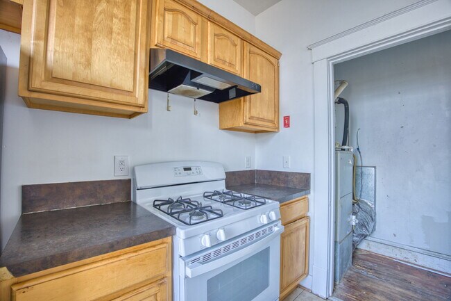 Photo - 230 E 40th St Unidad C3