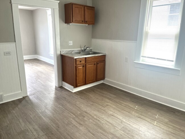 Building Photo - 820 Wayne St Unit 2