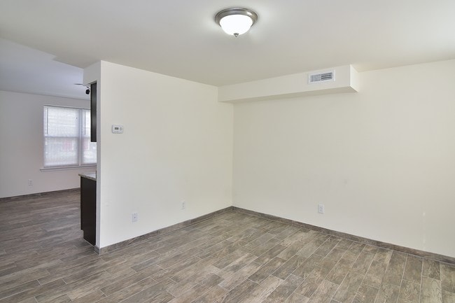 Photo - Moorestown Oaks