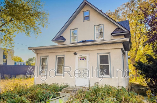 Building Photo - 1345 Arkwright St N